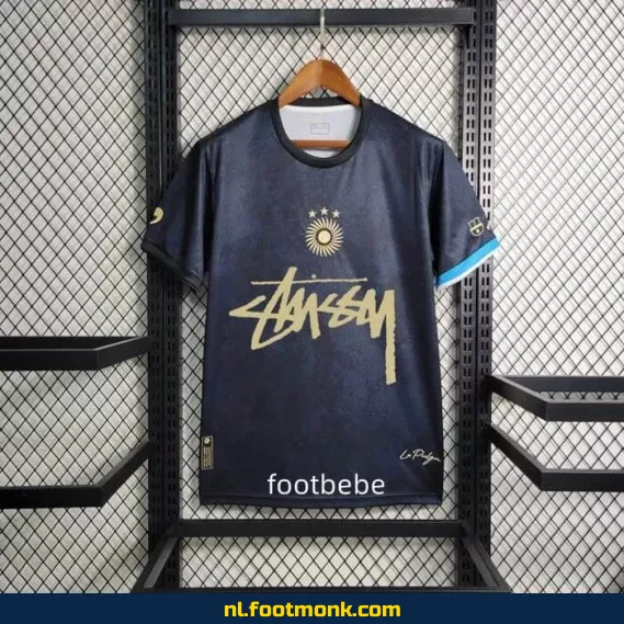 Argentinië Voetbalshirt 'La Pulga' Stussy 2024 - Zwart | Officieel Voetbalshirt | Dames & Heren | Fanwear
