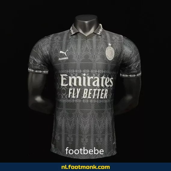 AC Milan x PLEASURES Voetbalshirt 2023-2024 Vierde Tenue - Zwart | Officieel Voetbalshirt | Fanwear | Dames & Heren