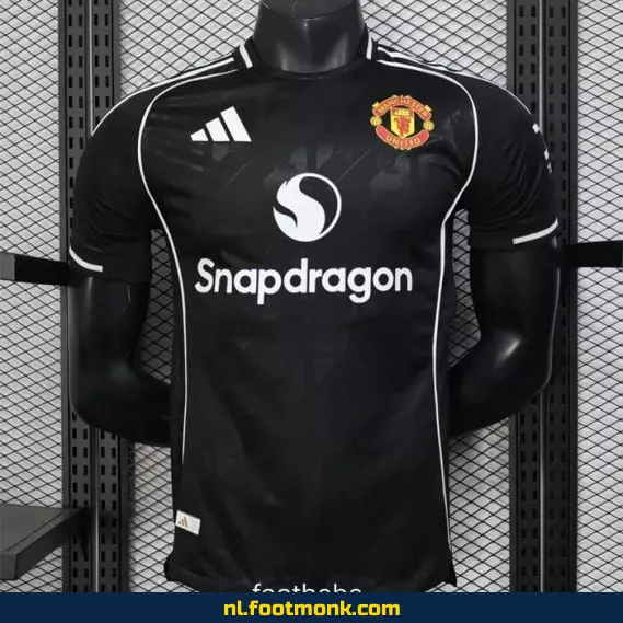 Voetbalshirt Manchester United 2025/2026 - Officieel Noir, Voetbalshirts Kopen, Fan Voetbalshirts, Voetbalshirt Bedrukken, Supporter Voetbalshirts, Voetbalshirts Sale