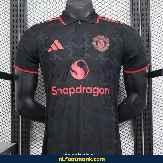 Manchester United Voetbalshirt 2025-2026 - Zwart Polo Shirt voor Supporters | Officieel Voetbalshirt voor Heren & Dames | Koop Nu Online