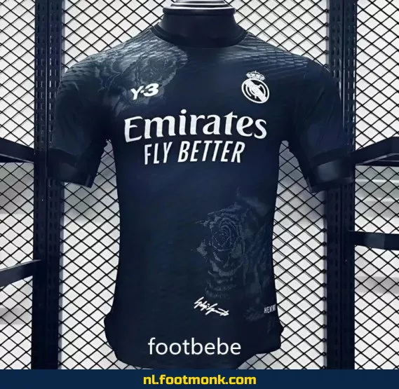 Real Madrid x Yamamoto Voetbalshirt 2024-2025 - Zwart | Officieel Voetbalshirt | Voetbalshirt Dames/Heren | Origineel Voetbalshirt | Voetbalshirt Aanbieding
