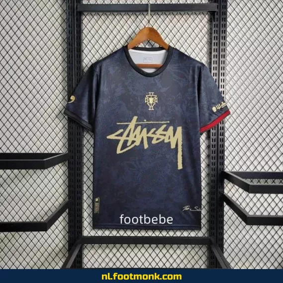 Stussy Portugal Voetbalshirt 2024 THE SIU - Zwart | Officieel Voetbalshirt | Fanwear | Aanbieding